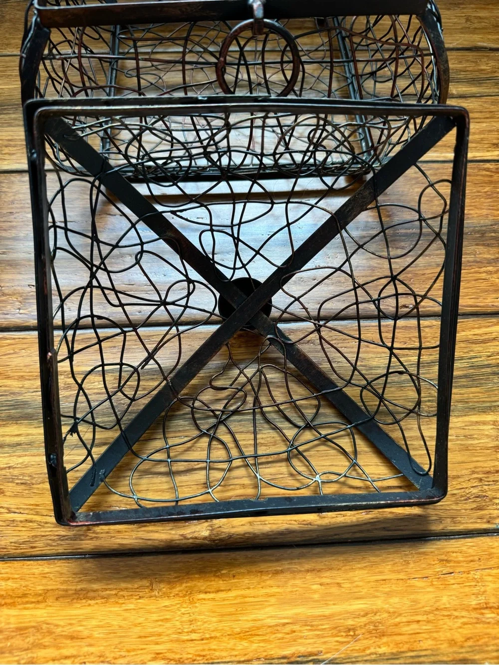 Rustic French Style Wire Metal Basket with Lid